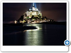 Mont-St-Michel_at-night